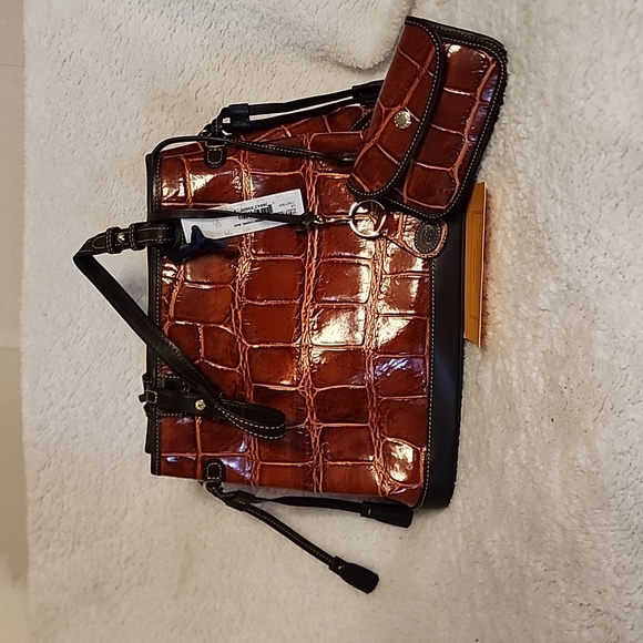 Dooney and Bourke burnt orange bag - Picture 3 of 6